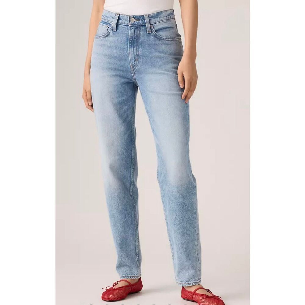 Levi’s high rise mom Jean size 26x29